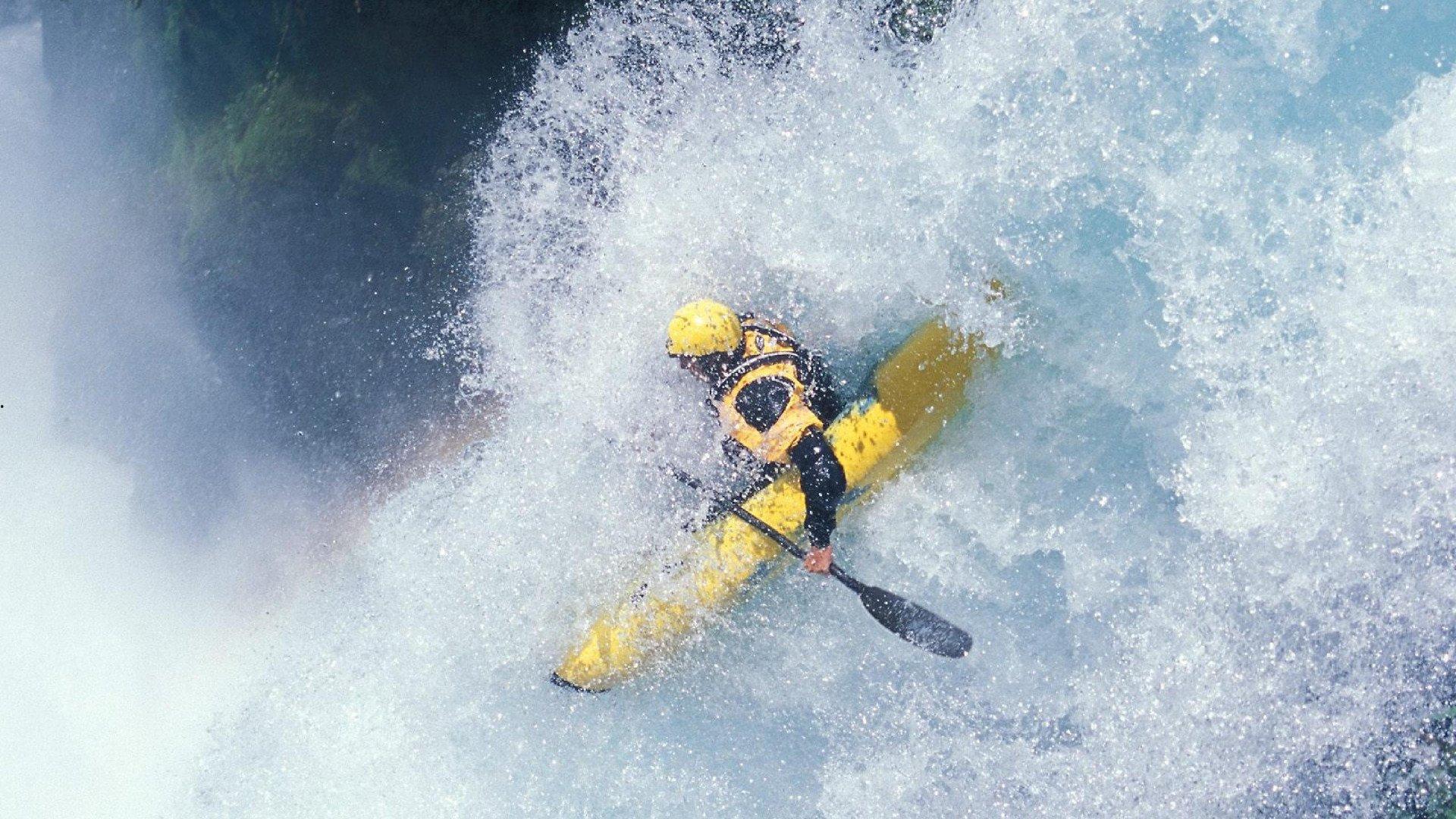 绿茵场爆冲突!米利亚遭布坎南近距离爆射后怒骂 主裁直红平息风波
